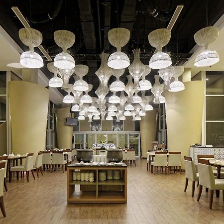 Howard Johnson By Wyndham Pekalongan Buitenkant foto