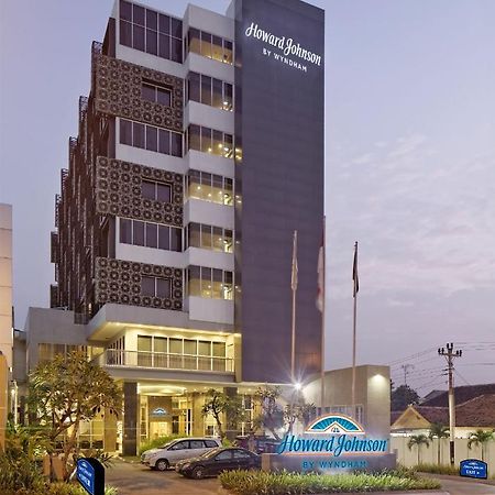 Howard Johnson By Wyndham Pekalongan Buitenkant foto