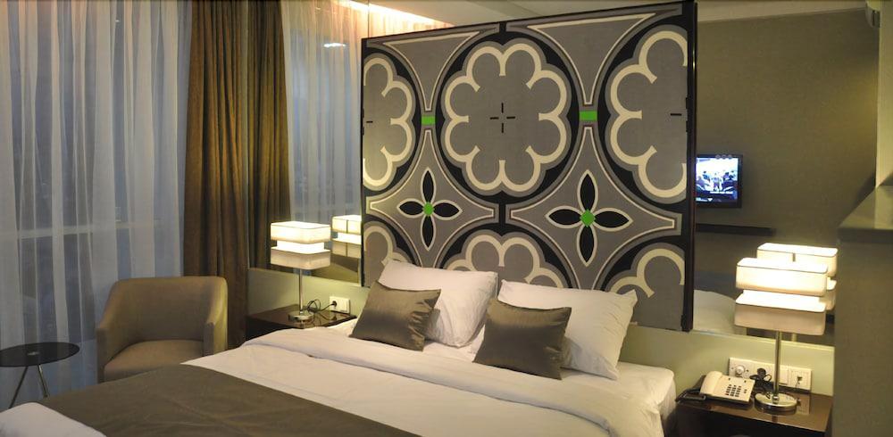 Howard Johnson By Wyndham Pekalongan Buitenkant foto