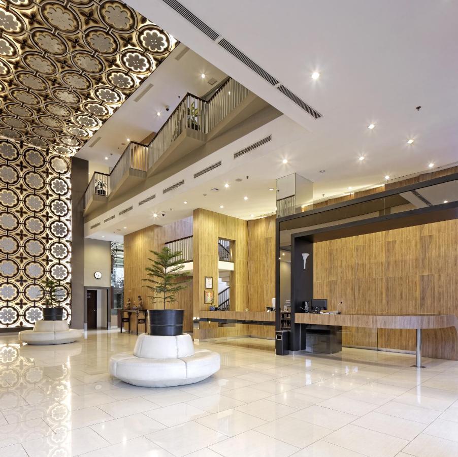 Howard Johnson By Wyndham Pekalongan Buitenkant foto