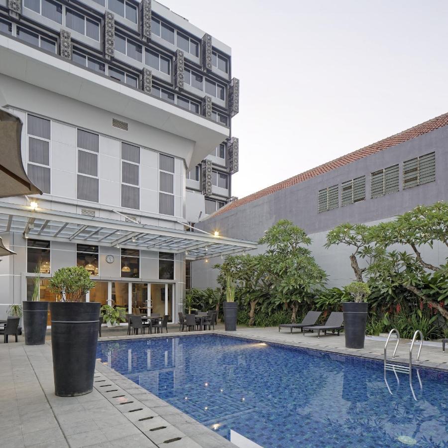 Howard Johnson By Wyndham Pekalongan Buitenkant foto