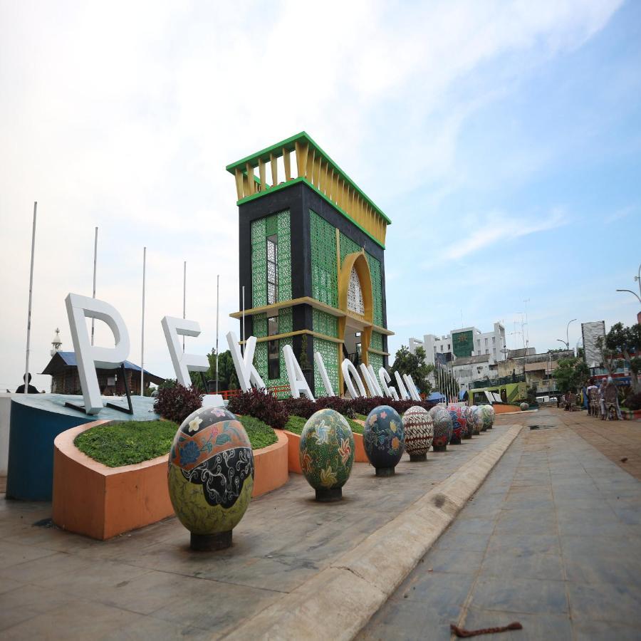 Howard Johnson By Wyndham Pekalongan Buitenkant foto