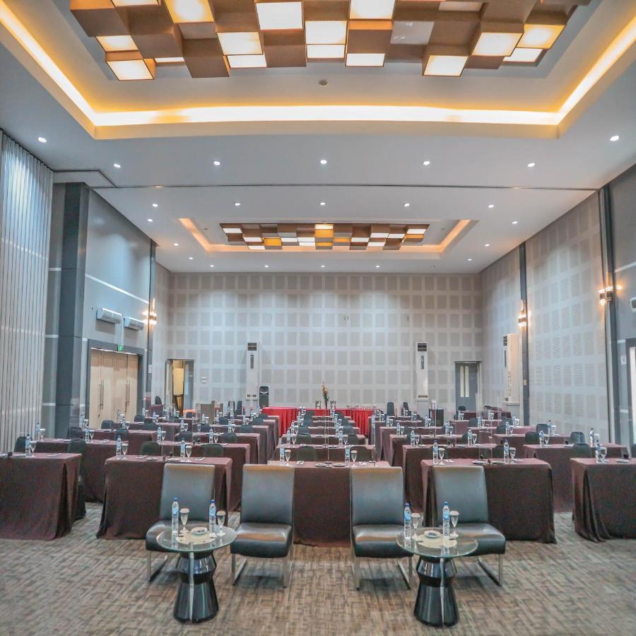 Howard Johnson By Wyndham Pekalongan Buitenkant foto