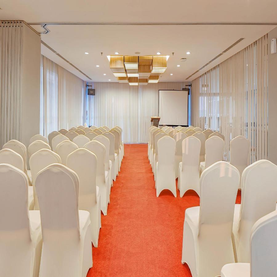 Howard Johnson By Wyndham Pekalongan Buitenkant foto
