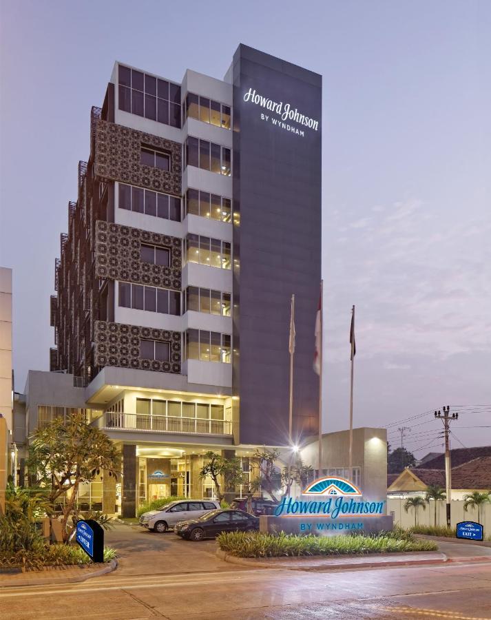 Howard Johnson By Wyndham Pekalongan Buitenkant foto