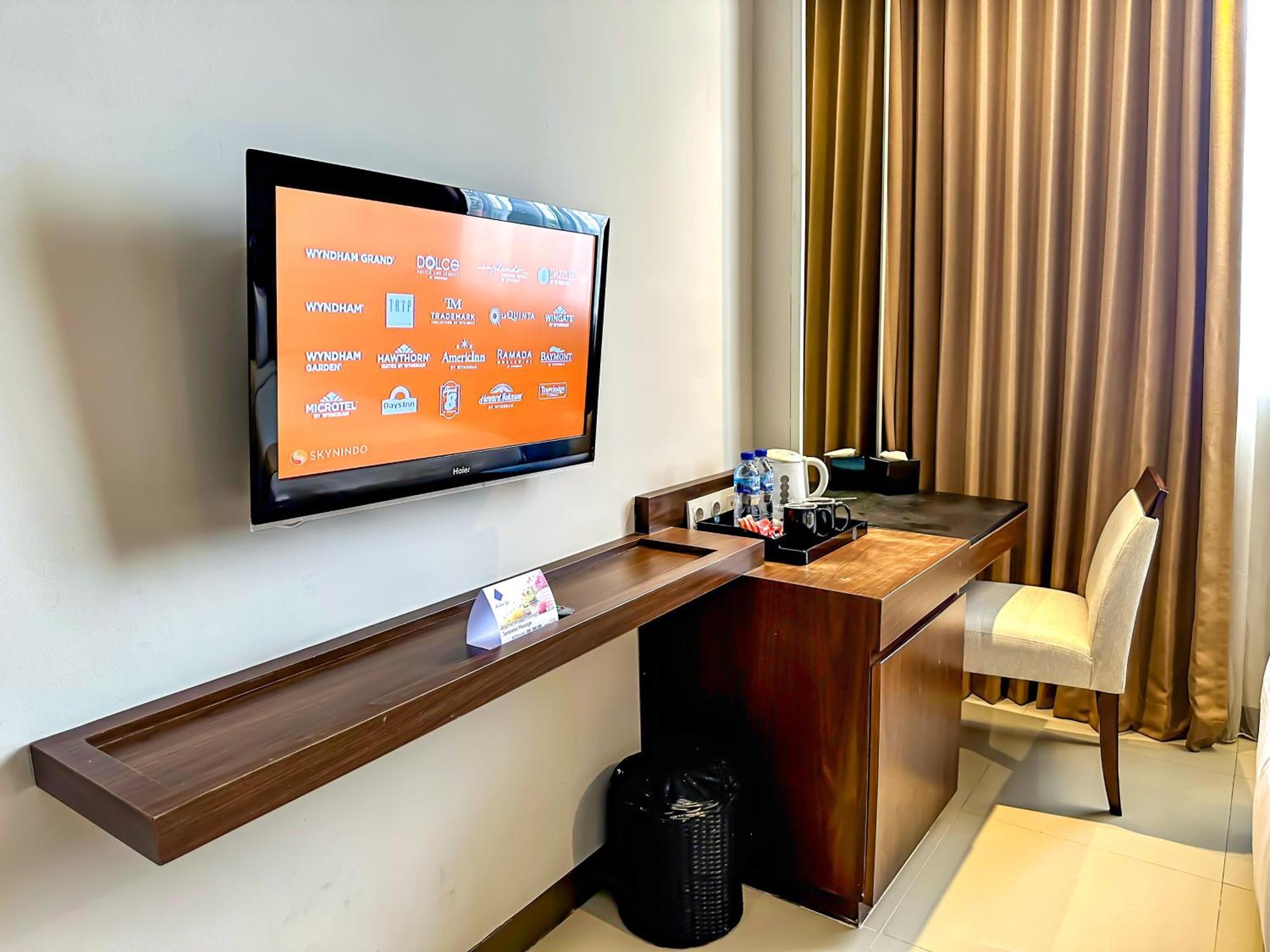 Howard Johnson By Wyndham Pekalongan Buitenkant foto