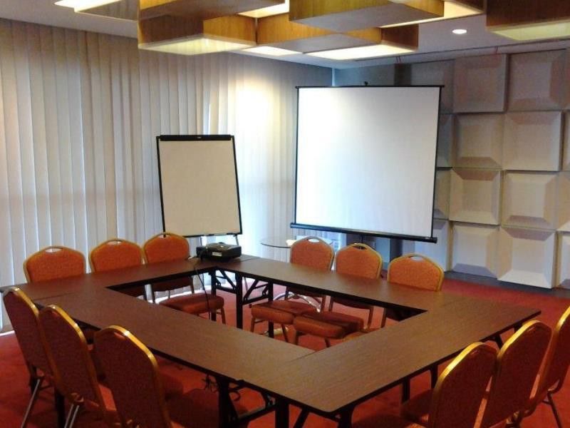 Howard Johnson By Wyndham Pekalongan Buitenkant foto