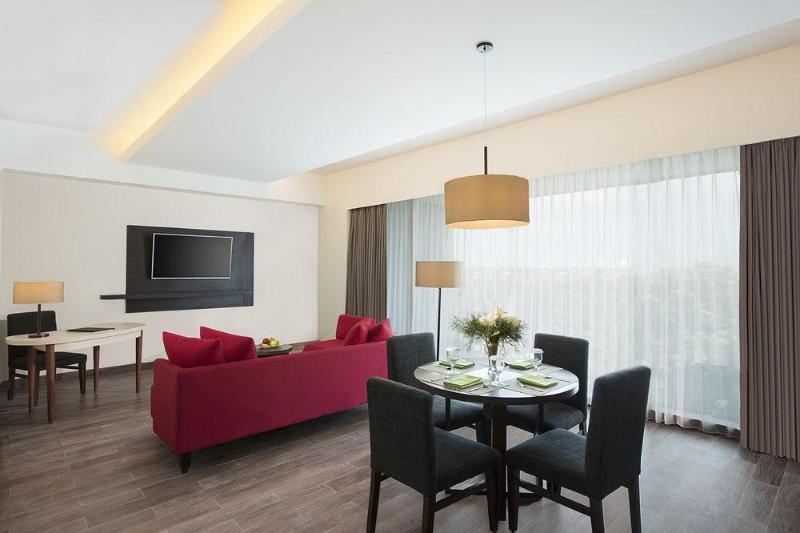 Howard Johnson By Wyndham Pekalongan Buitenkant foto