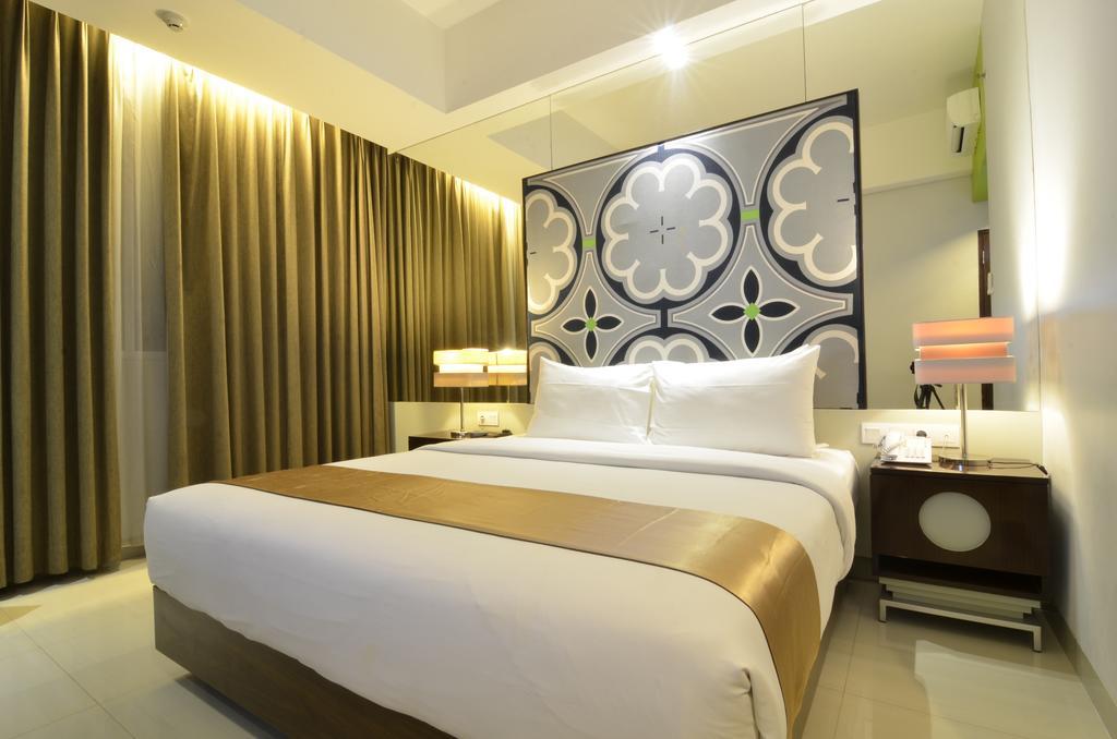 Howard Johnson By Wyndham Pekalongan Buitenkant foto