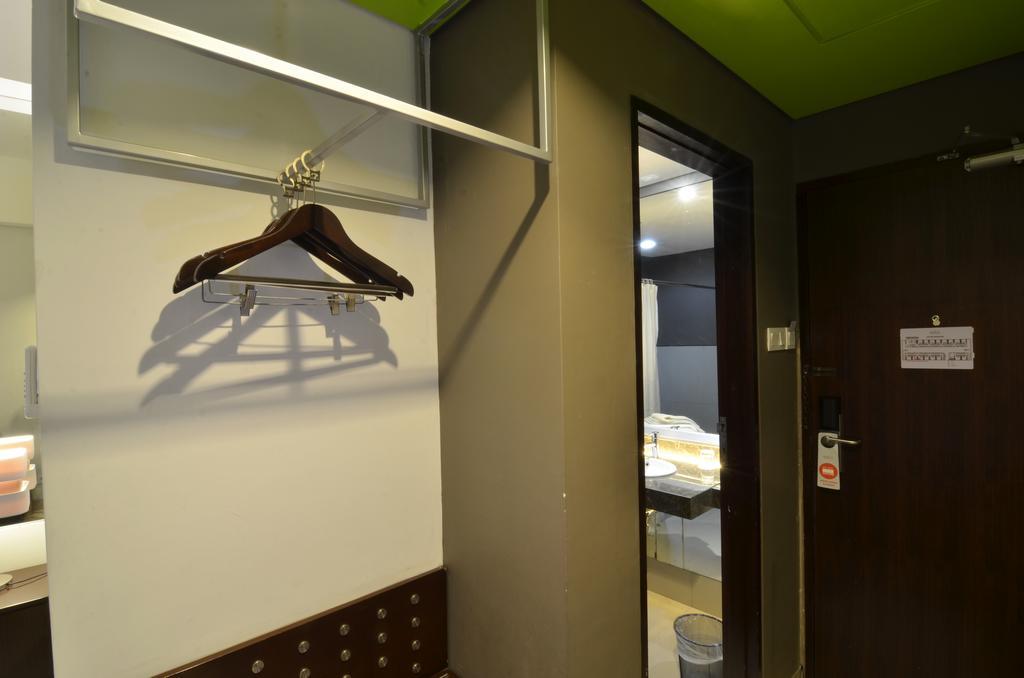 Howard Johnson By Wyndham Pekalongan Buitenkant foto