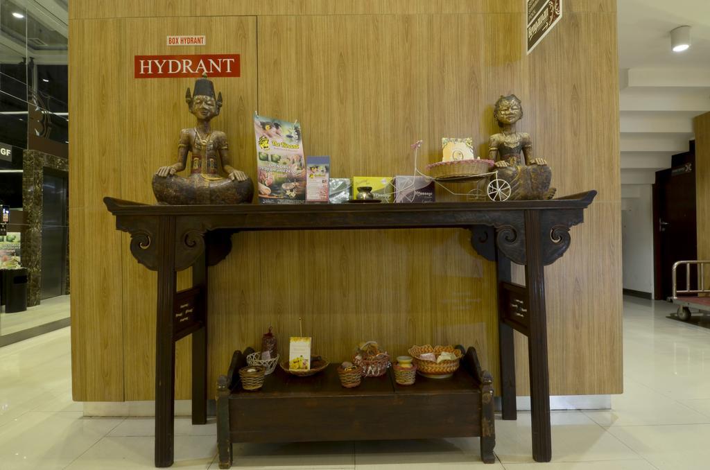Howard Johnson By Wyndham Pekalongan Buitenkant foto