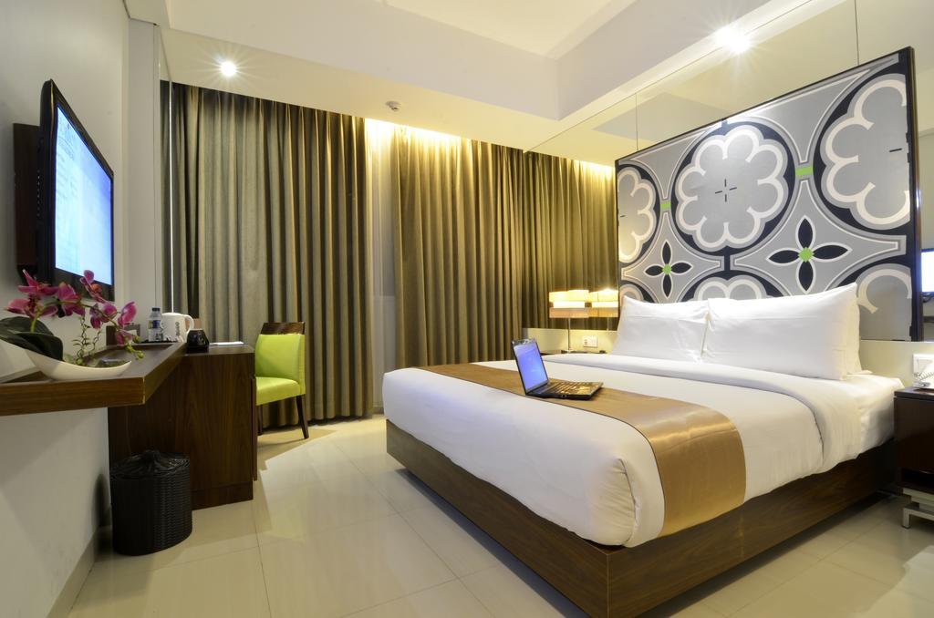 Howard Johnson By Wyndham Pekalongan Buitenkant foto