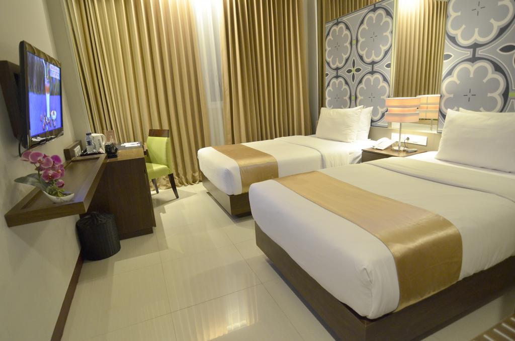 Howard Johnson By Wyndham Pekalongan Buitenkant foto