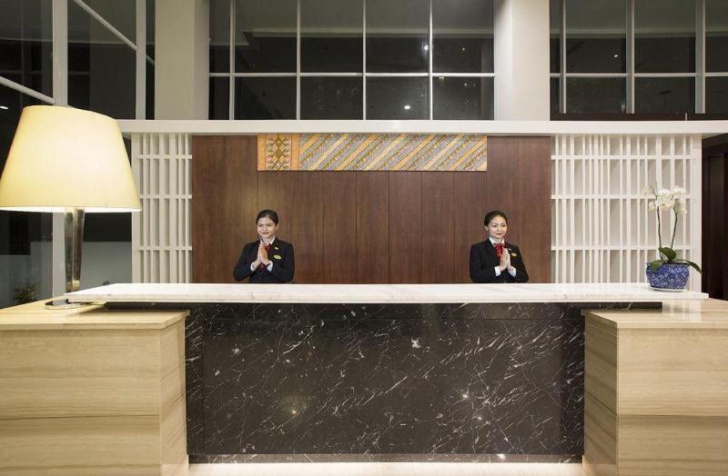 Howard Johnson By Wyndham Pekalongan Buitenkant foto